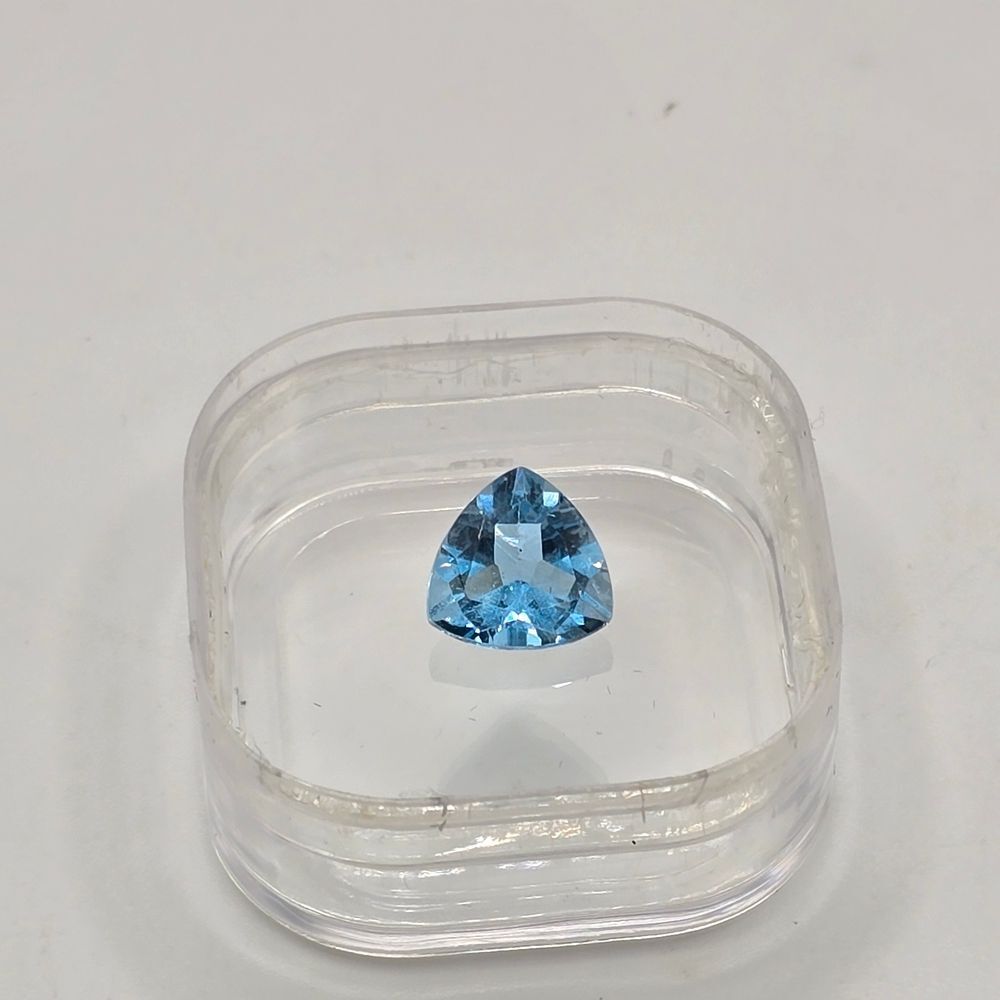 4.25CT TRILLIANT CUT NATURAL BLUE TOPAZ GEMSTONE